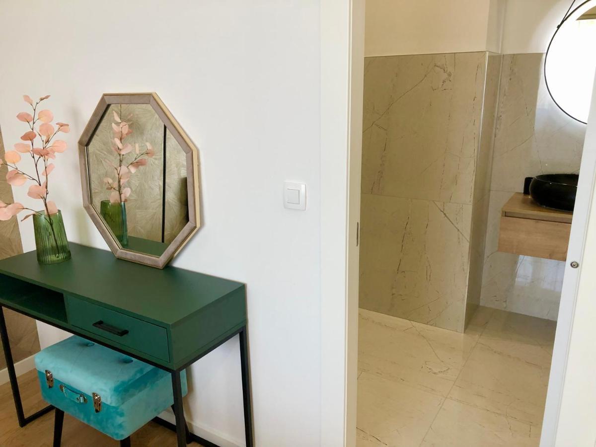 Hedone City Luxury Apartments With Free Parking Pula Ngoại thất bức ảnh