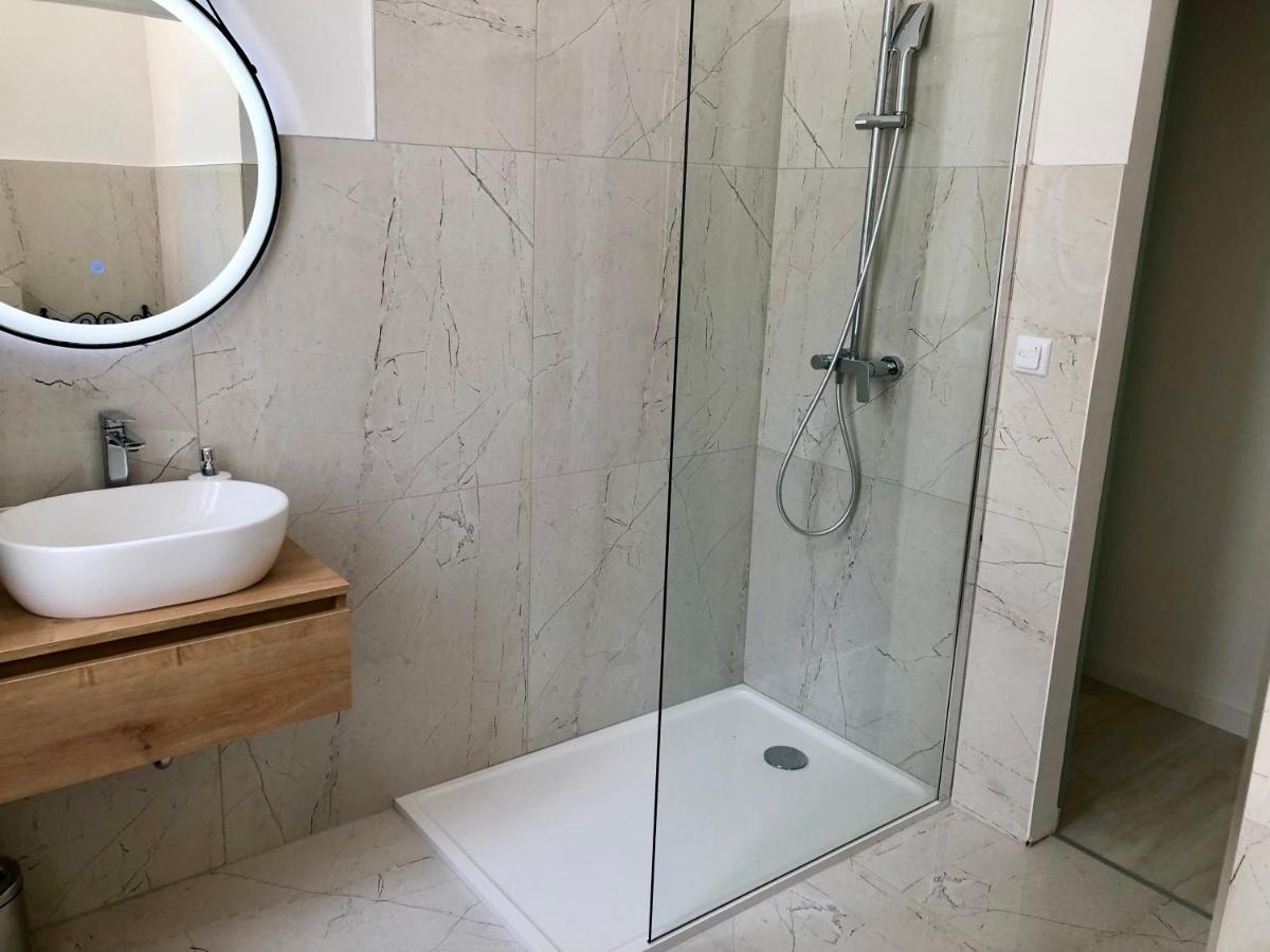 Hedone City Luxury Apartments With Free Parking Pula Ngoại thất bức ảnh