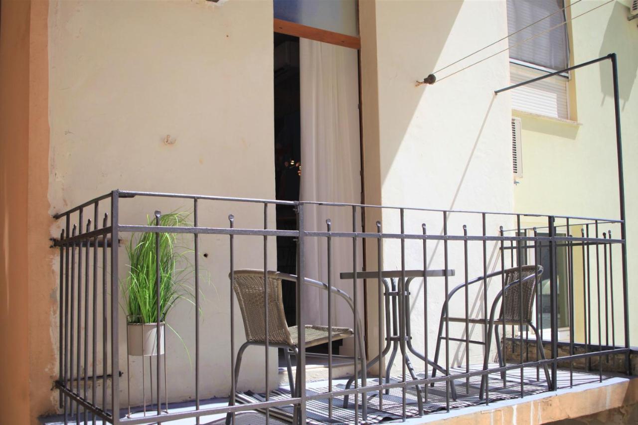 Hedone City Luxury Apartments With Free Parking Pula Ngoại thất bức ảnh